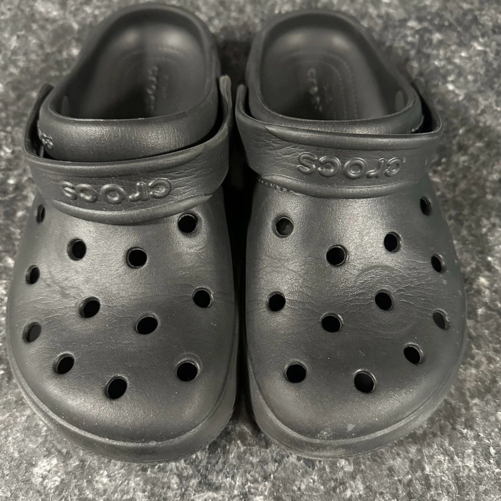 CROCS Women’s Size 6 Men’s 4 Black